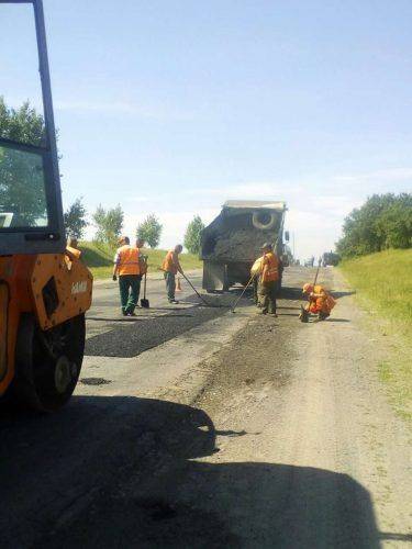 На Черкащині продовжують ямковий ремонт автодоріг (фото)