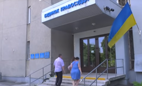 "Не кричи, бо заріжу": черкаська школярка розповіла про дії підозрюваного в розбещенні (відео)