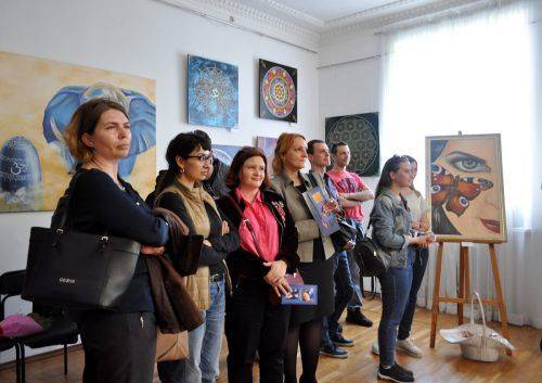 Образи планет, різних стихій чи першоелементів: у черкаському музеї презентували виставку картин (фото)