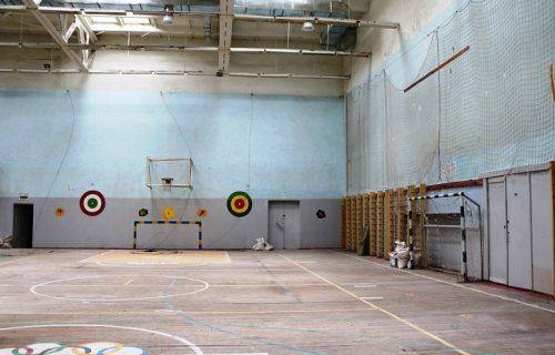 Черкаський мер оглянув шкільний спортзал, у якому досі не завершили ремонт (фото)
