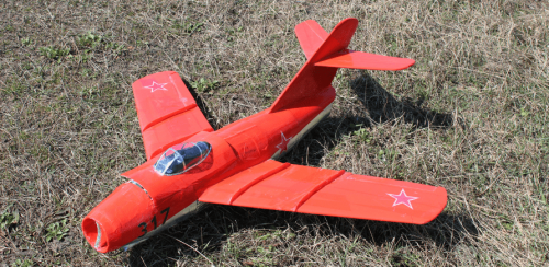 Черкаський школяр створив 2-метровий літак (фото)