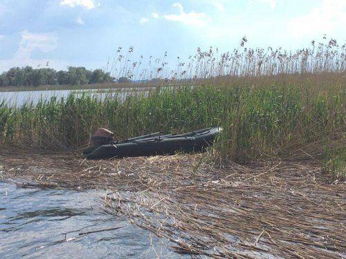 Під час обстеження річки Дніпро патрульними було знайдено човен, який належить втонулому рибалці
