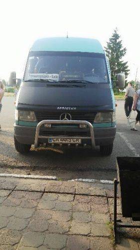 Убивця та істеричка: на Черкащині водій маршрутки відмовився везти військового 