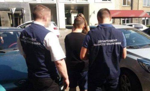 Працівнику черкаського суду, якого викрили на хабарі, повідомили про підозру 