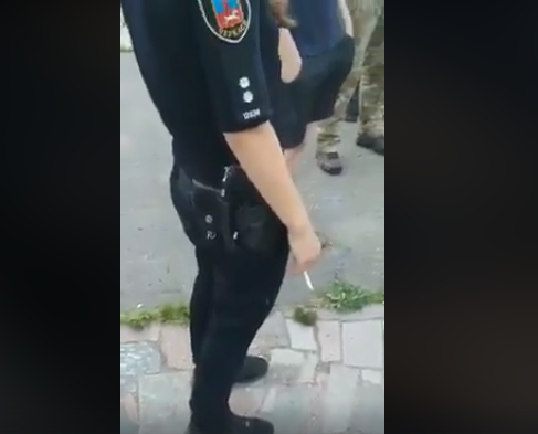 У черкаському військкоматі пояснили агресивну поведінку поліцейської (відео)
