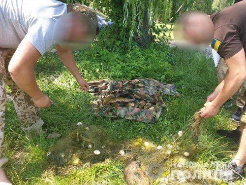 Чоловік та жінка незаконно ловили рибу на Черкащині (фото)