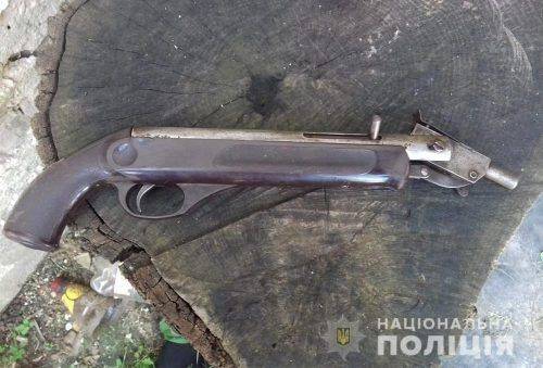 Черкащанин незаконно зберігав удома зброю (фото)