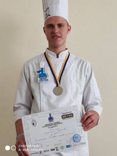 Молодий кухар із Черкас виборов "срібло" на всеукраїнському чемпіонаті (фото)