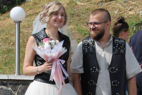 Три пари байкерів відсвяткували весілля на «Тарасовій горі»
