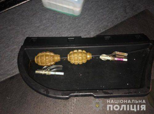 На Черкащині поліцейські з погонею затримали іноземців із гранатами (фото, відео)
