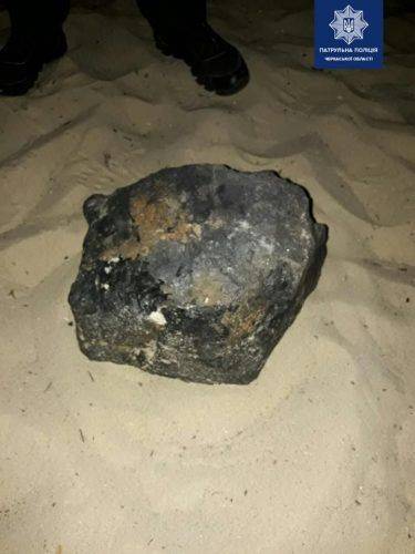 Черкащанин на пляжі знайшов астероїд