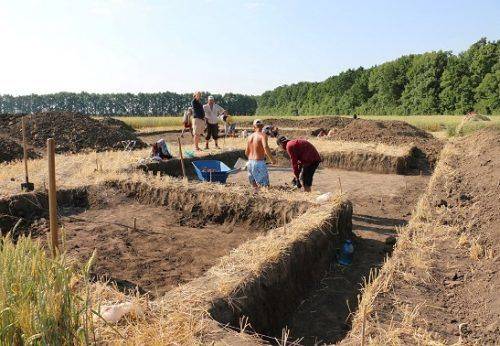 Археологи на Черкащині знайшли трипільський посуд, якому майже 6 тисяч років (фото)