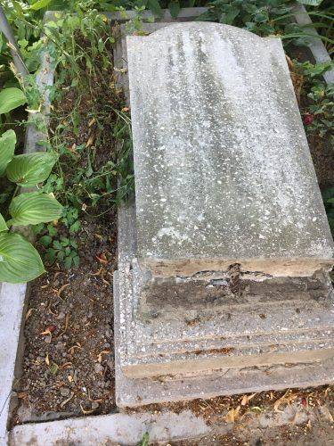 На Черкащині вандали пошкодили пам'ятники на кладовищі (фото, відео)