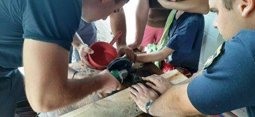 Черкаські рятувальники звільнили палець підлітка, що застряг у м’ясорубці