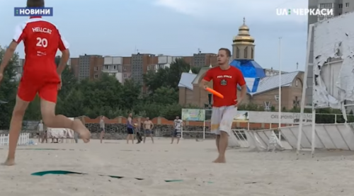 Черкаські спортсмени готуються до пляжного чемпіонату України з алтимат фризбі (відео)