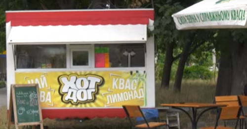 П'яні бійки та туалети на дитячому майданчику: в Черкасах встановили скандальний маф (відео)