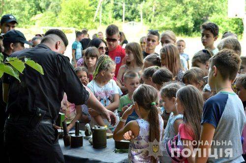 Поліцейські Черкащини розповіли відпочивальникам дитячого табору, як провести літо безпечно (фото)