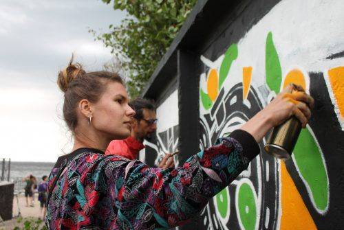 Паркан уздовж черкаської набережної оздобили яскравими графіті (фото)