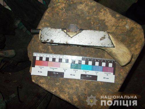 На Черкащині в чоловіка знайшли зброю та наркотики (фото)