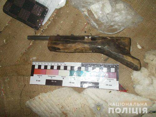 На Черкащині в чоловіка знайшли зброю та наркотики (фото)