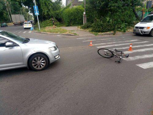 У Черкасах автомобіль збив велосипедиста (фото) 