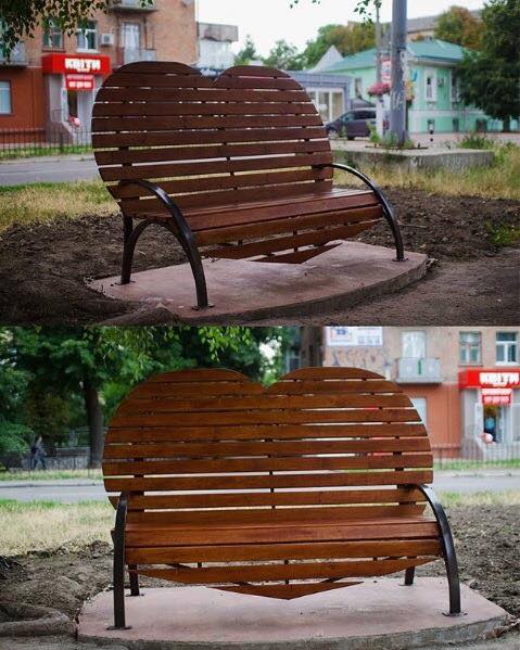У Черкасах біля Палацу одружень встановили лавку для закоханих (фотофакт)