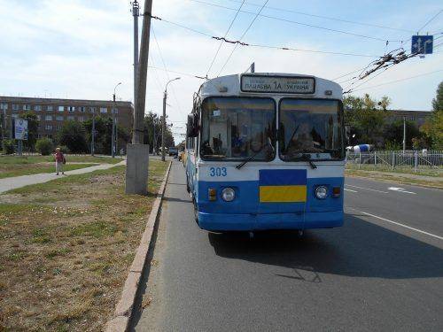 У День Державного Прапора Черкасами курсують жовто-блакитні тролейбуси (фото) 