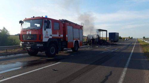 На Черкащині згоріла вантажівка з посудом (фото)