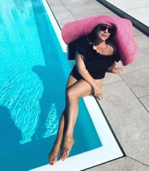 Зіркова черкащанка на відпочинку в Італії влаштувала фотосесію біля басейну