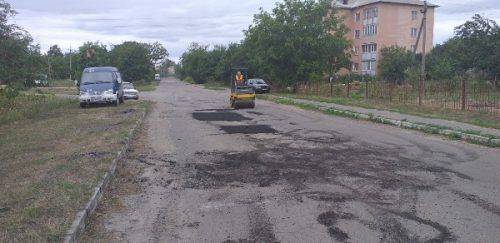 Вулиці й дороги комунальної власності ремонтують на Черкащині (фото)