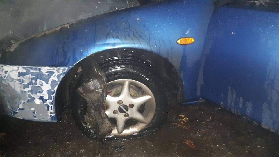 У Черкасах горіла "Mazda" (фото, відео)