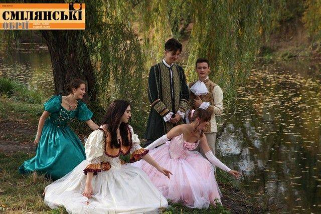 Смілянські студенти взялись за реставрацію одягу XIX сторіччя