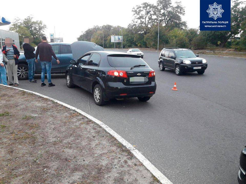 На Сумгаїтській зіткнулися Skoda та Chevrolet: є постраждалі (фото)