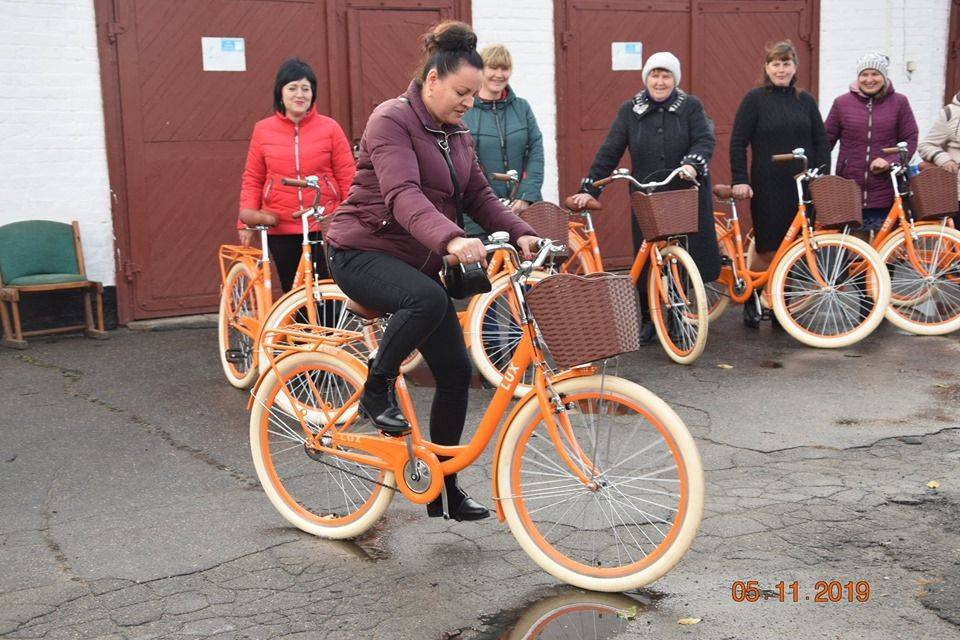 На Золотоніщині соцпрацівники пересіли на сучасні велосипеди (фото)