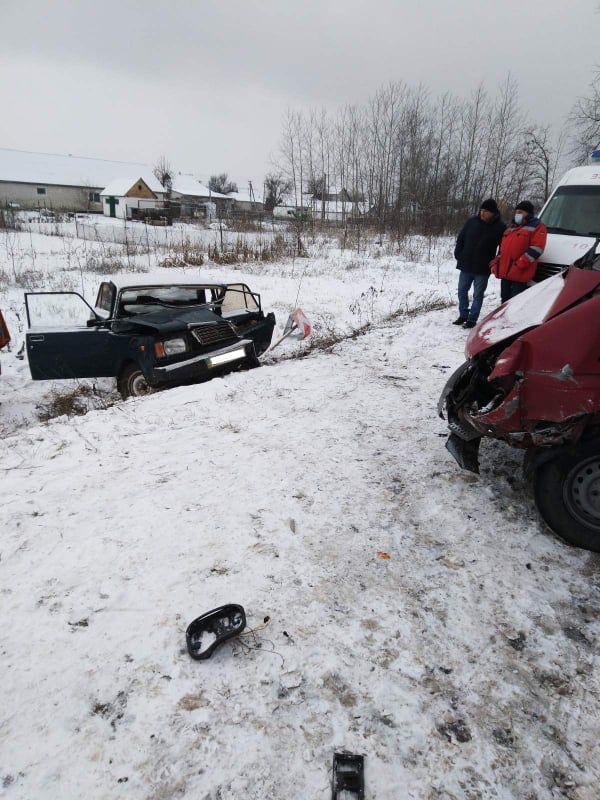На Черкащині легковик зіштовхнувся з мікроавтобусом: водій легковика загинув на місці (фото)