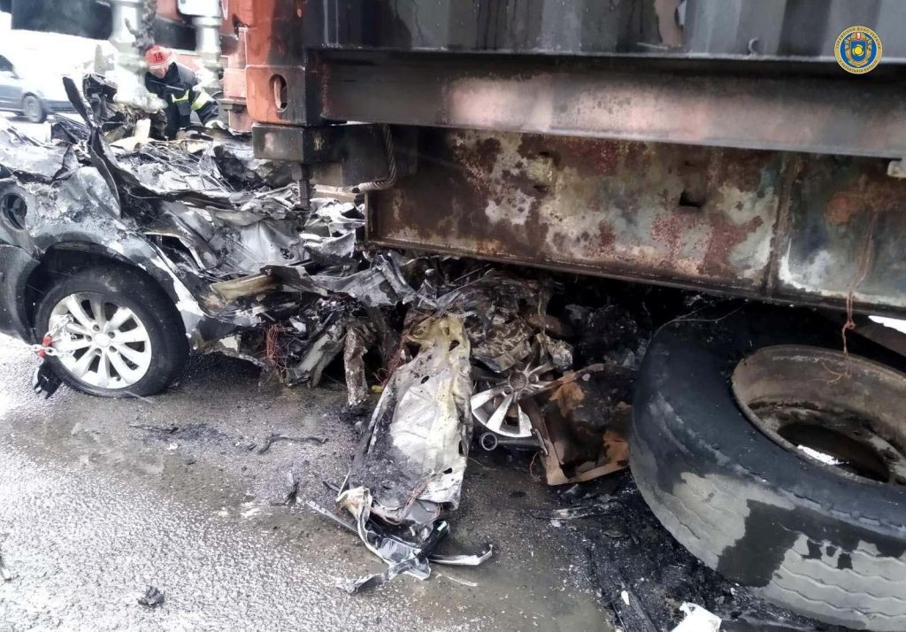 ДТП на Уманщині: вантажівка розчавила легковик (ФОТО)