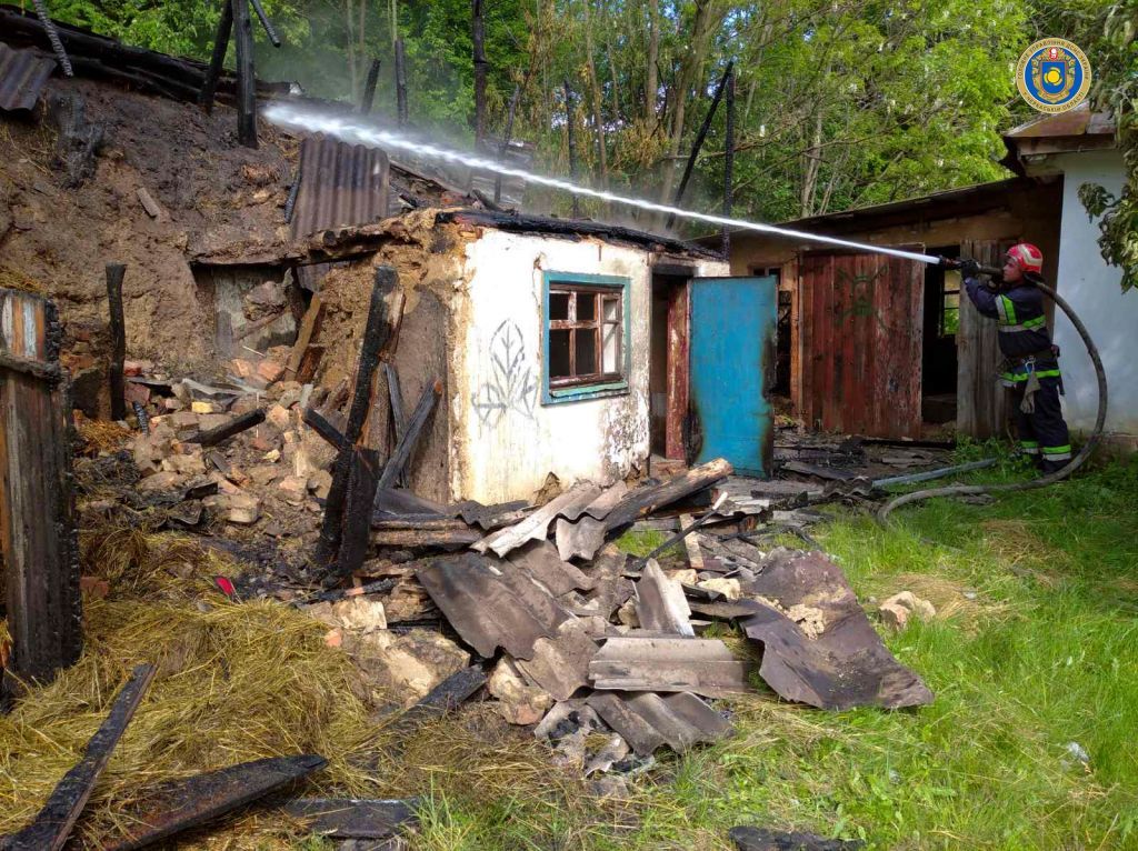 Через необережність на Черкащині згоріла будівля (ФОТО)