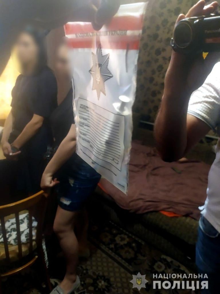 В Умані затримали жінку, яка збувала наркозалежним небезпечний препарат(ФОТО)
