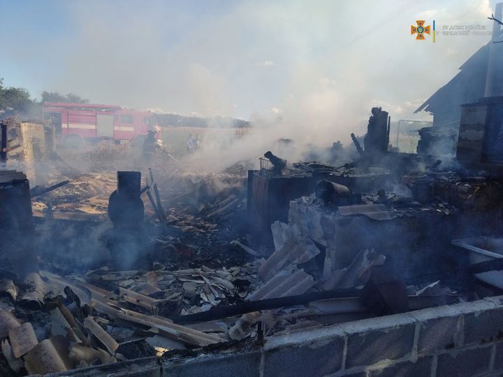 На Чигиринщині пожежа знищила кілька тон пшениці