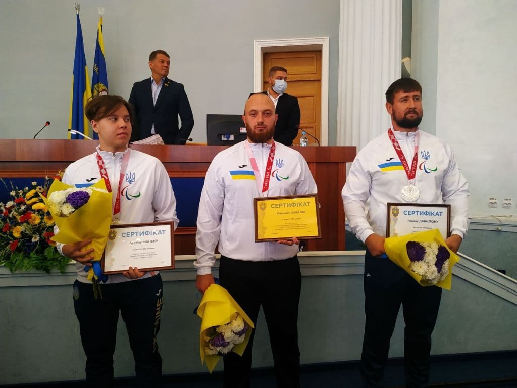 Трьох черкащан-паралімпійців нагородили за перемогу на Іграх у Токіо