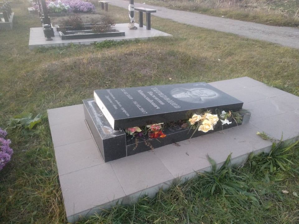 У Ватутіному вандали понівечили надгробні пам’ятники (ФОТО)
