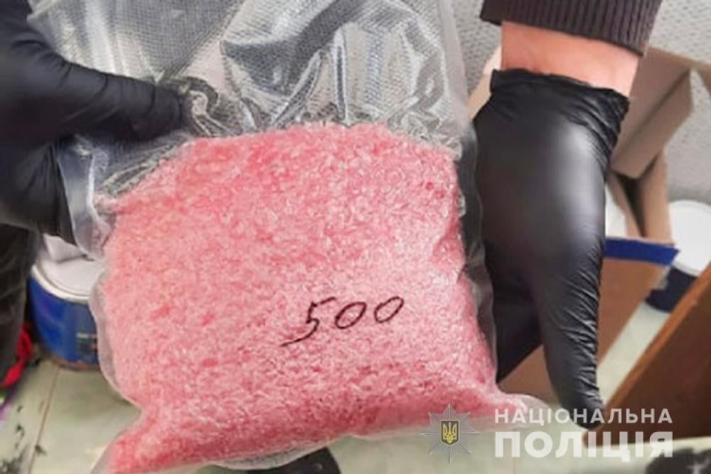 Уманська наркодилерка збувала небезпечне зілля у іграшках та продуктах (ФОТО)