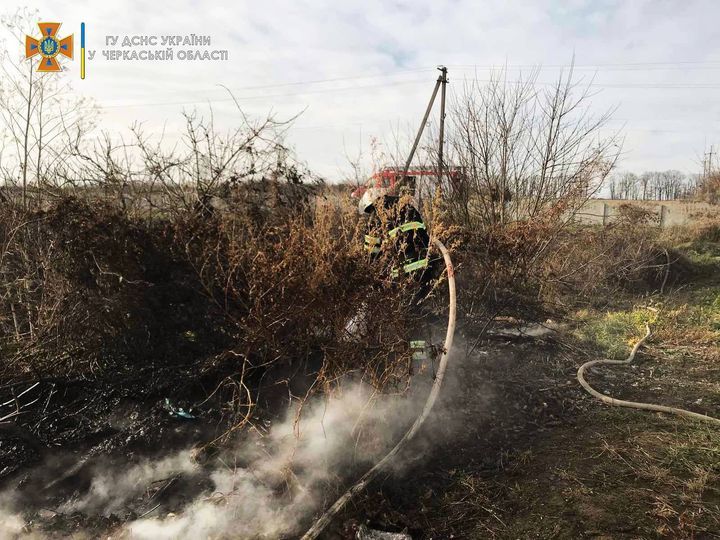 На Уманщині в пожежі згоріло пів гектара трави