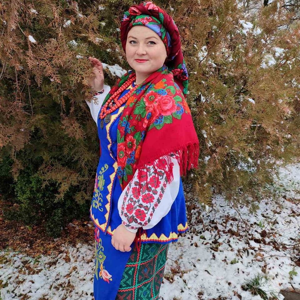 Від матері – доньці: черкащани показали свої фото в українських хустках (ФОТО)