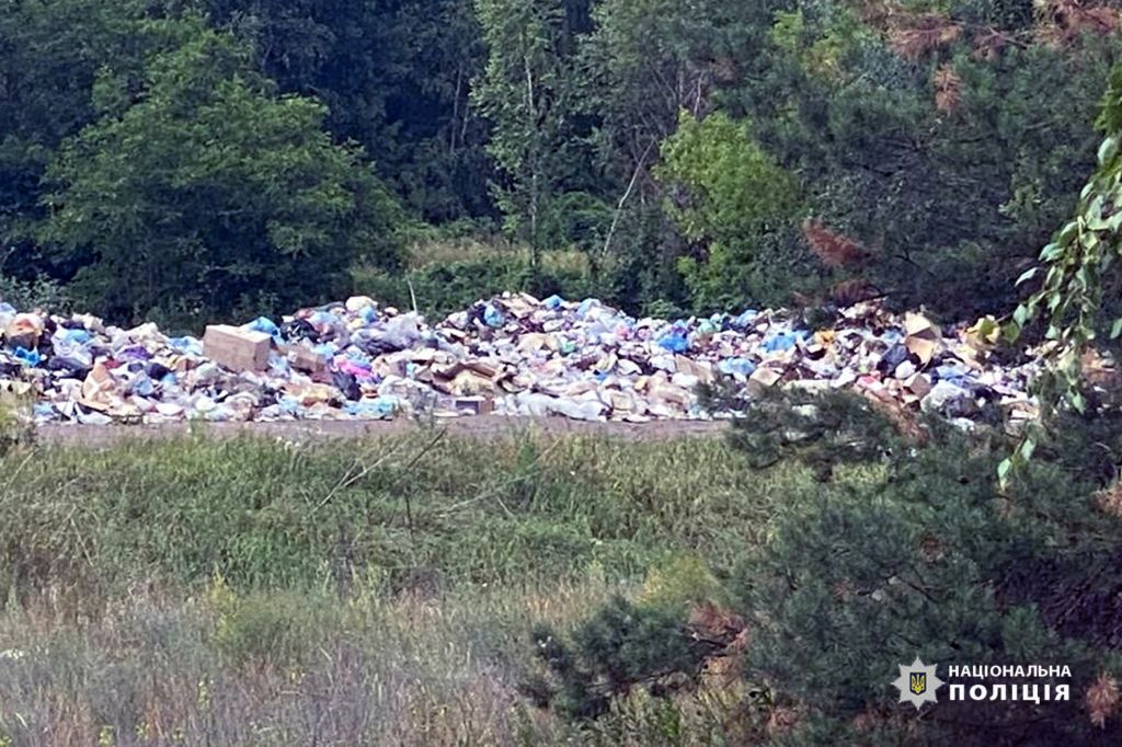 У селі на Черкащині виявили місця забору піску, скид стічних вод та несанкціоноване сміттєзвалище